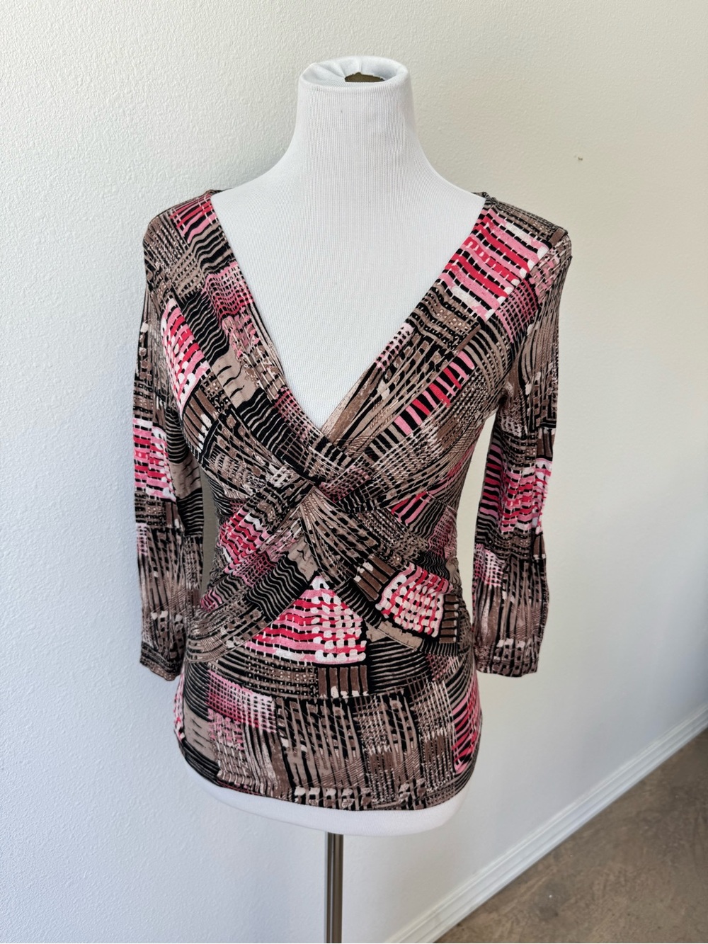 Cable & Gauge Abstract Print V-Neck Wrap 3/4 Sleeve Top